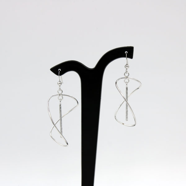 Silver earrings with bar and hook ad infinitum