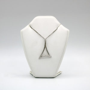 Pendentif triangle en argent mat